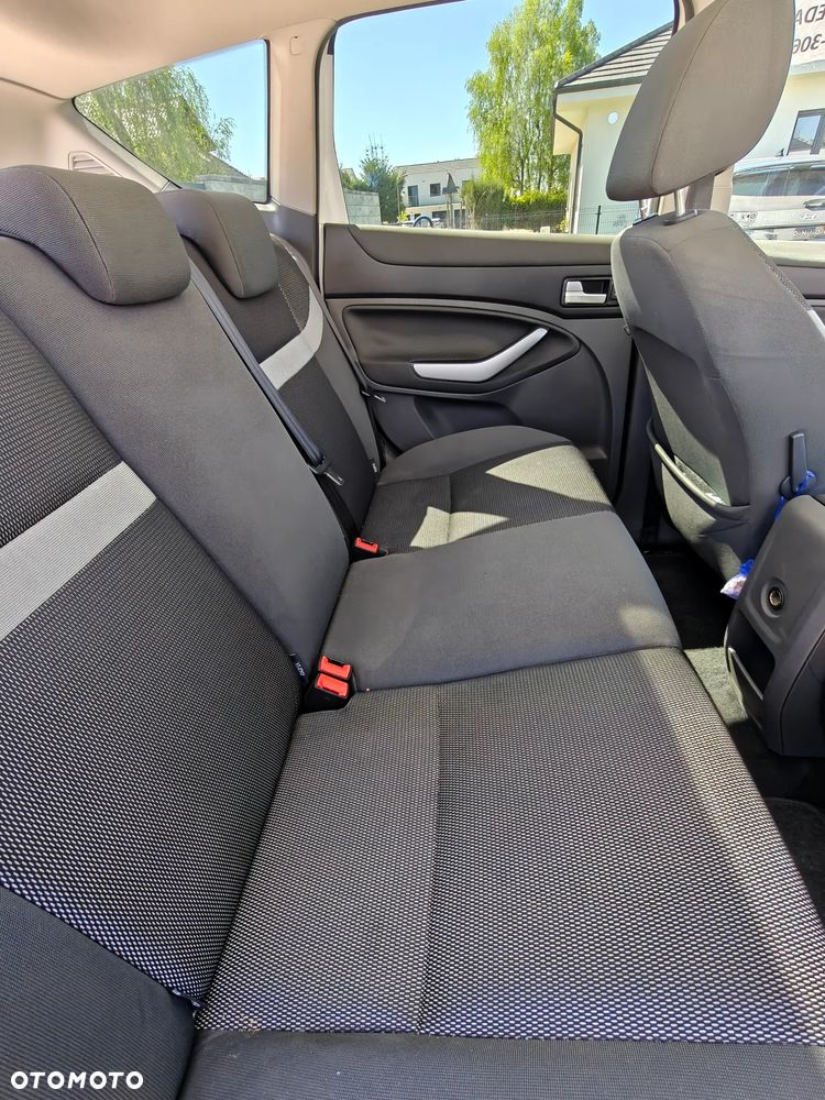 Ford Kuga - 9