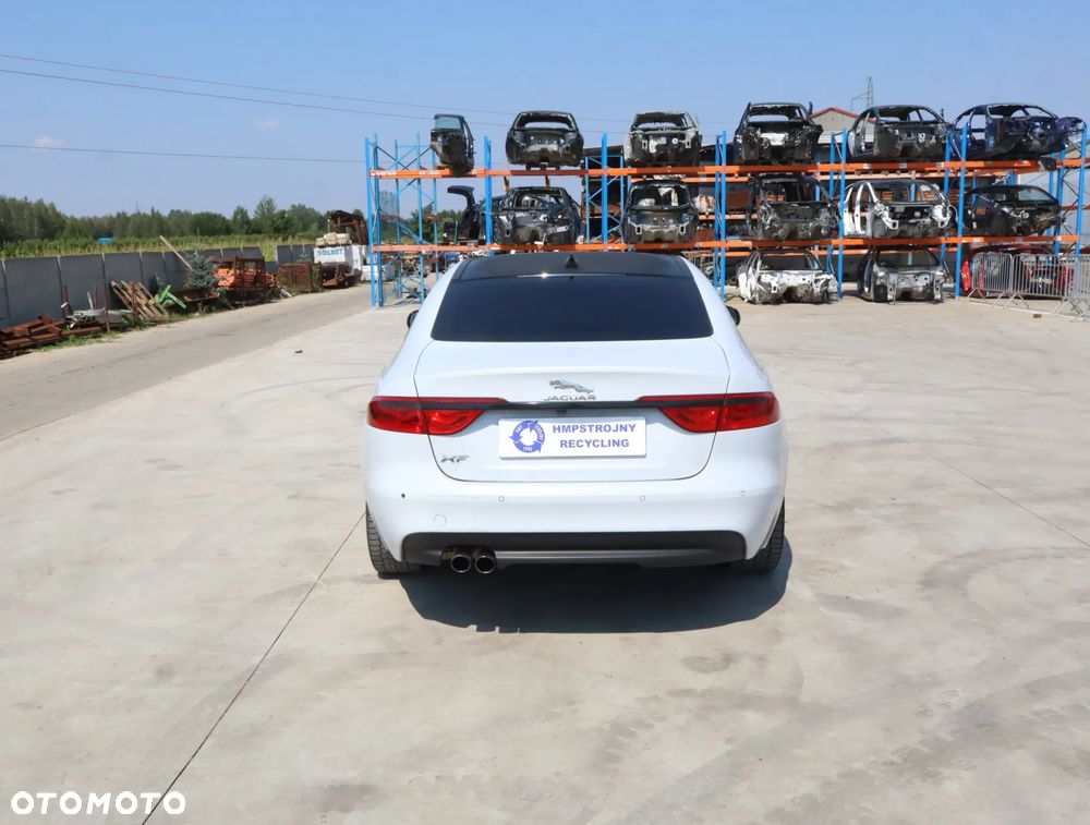 Jaguar XF 20d Prestige - 5