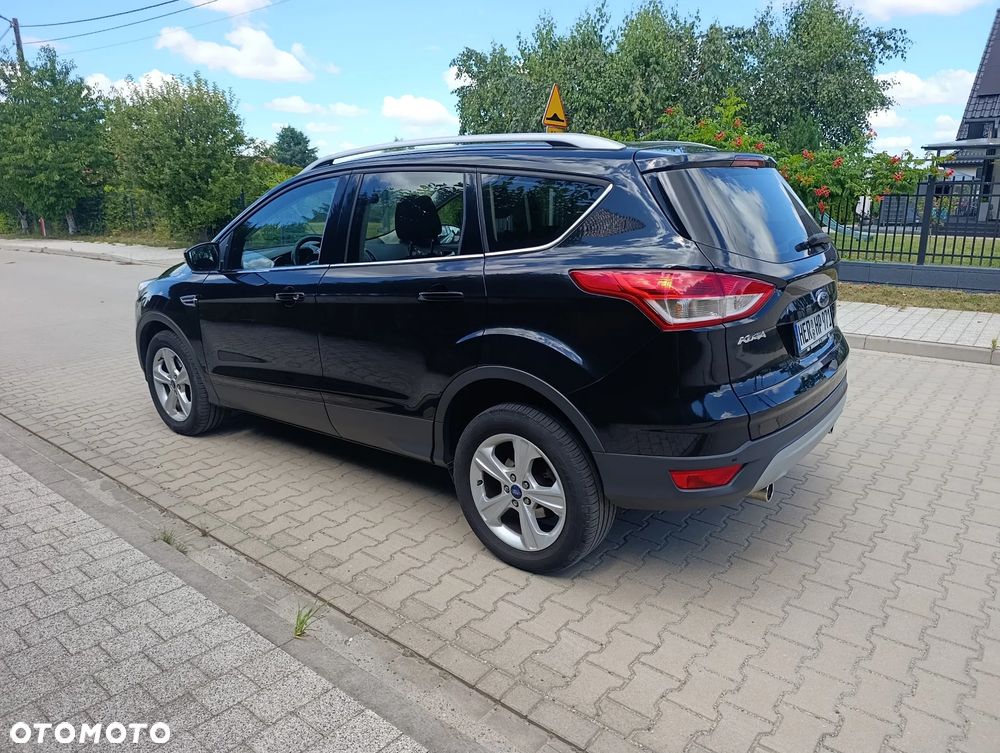 Ford Kuga 2.0 TDCi 2x4 Titanium - 4