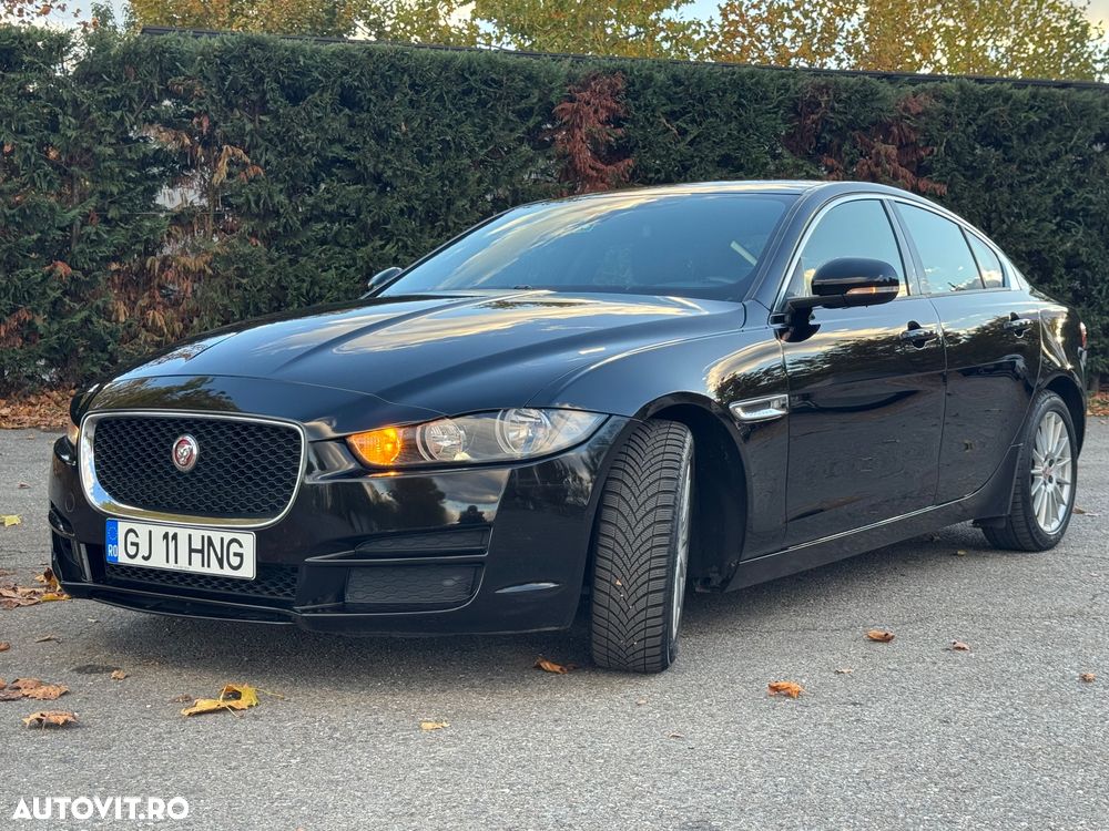 Jaguar XE 2.0 Pure - 2