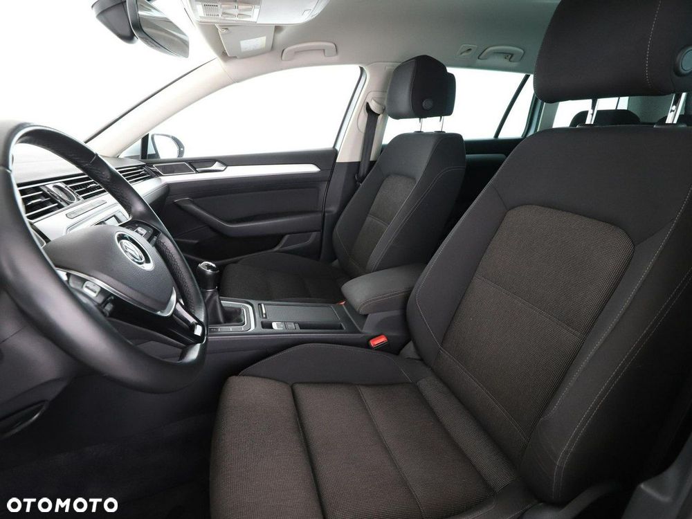 Volkswagen Passat - 14