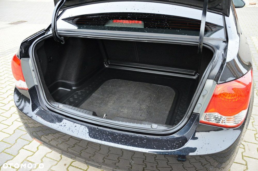 Chevrolet Cruze 1.6 LS - 33