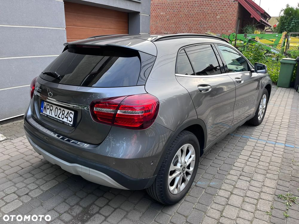 Mercedes-Benz GLA 200 7G-DCT Style - 4