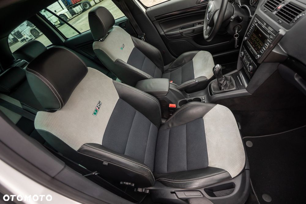 Skoda Octavia 2.0 TDI CR DPF RS - 20