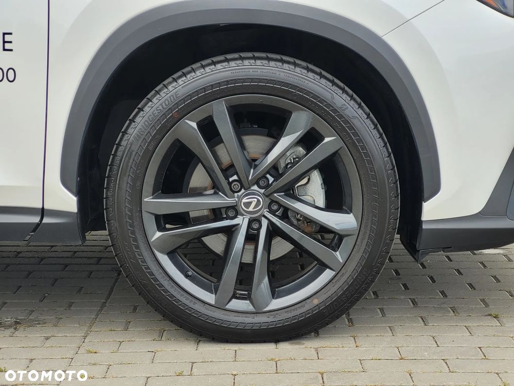 Lexus NX - 28