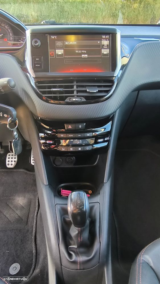 Peugeot 208 1.2 PureTech GT Line - 14