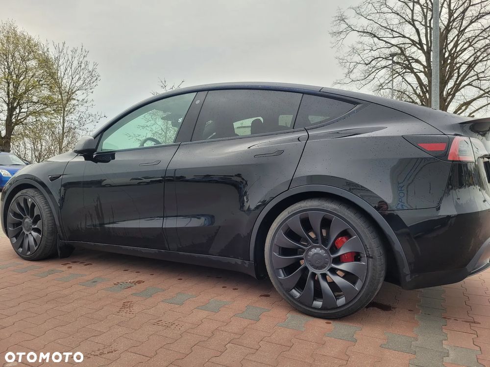 Tesla Model Y Performance Dual Motor AWD - 12