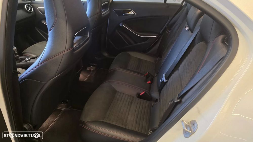 Mercedes-Benz A 200 d AMG Line - 42