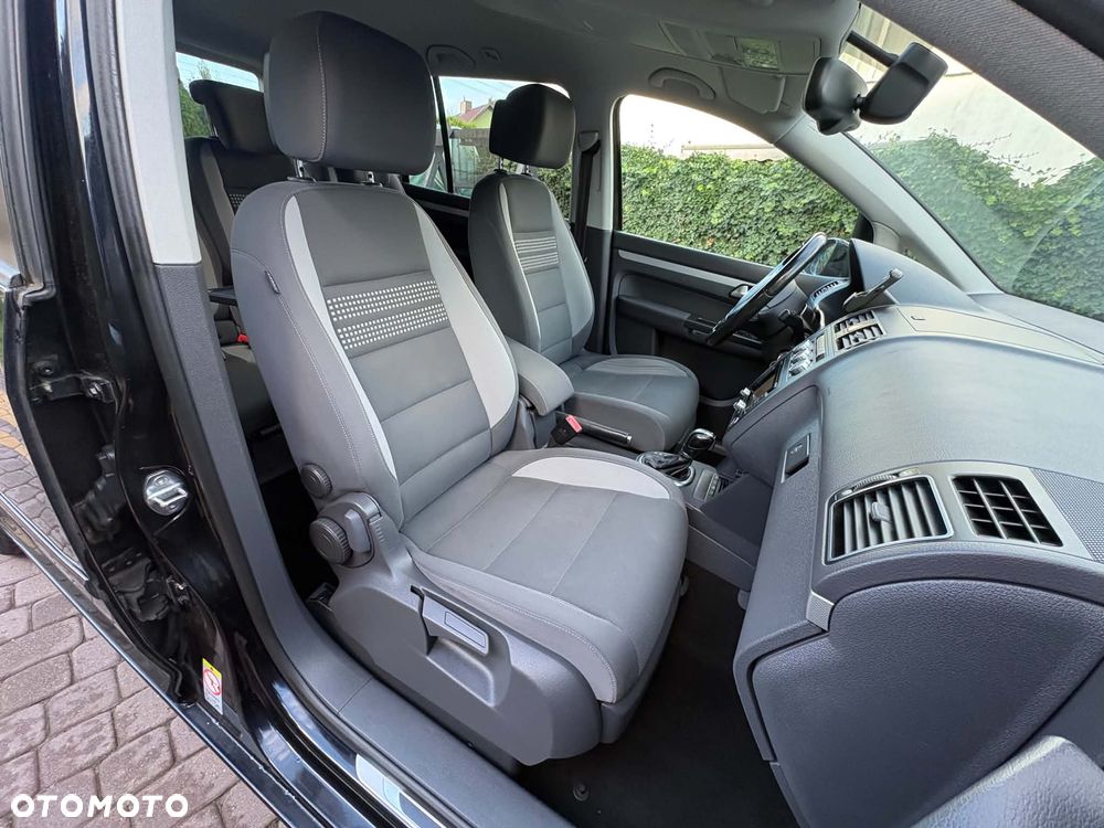 Volkswagen Touran 2.0 TDI DPF BlueMotion Technology DSG Highline - 8