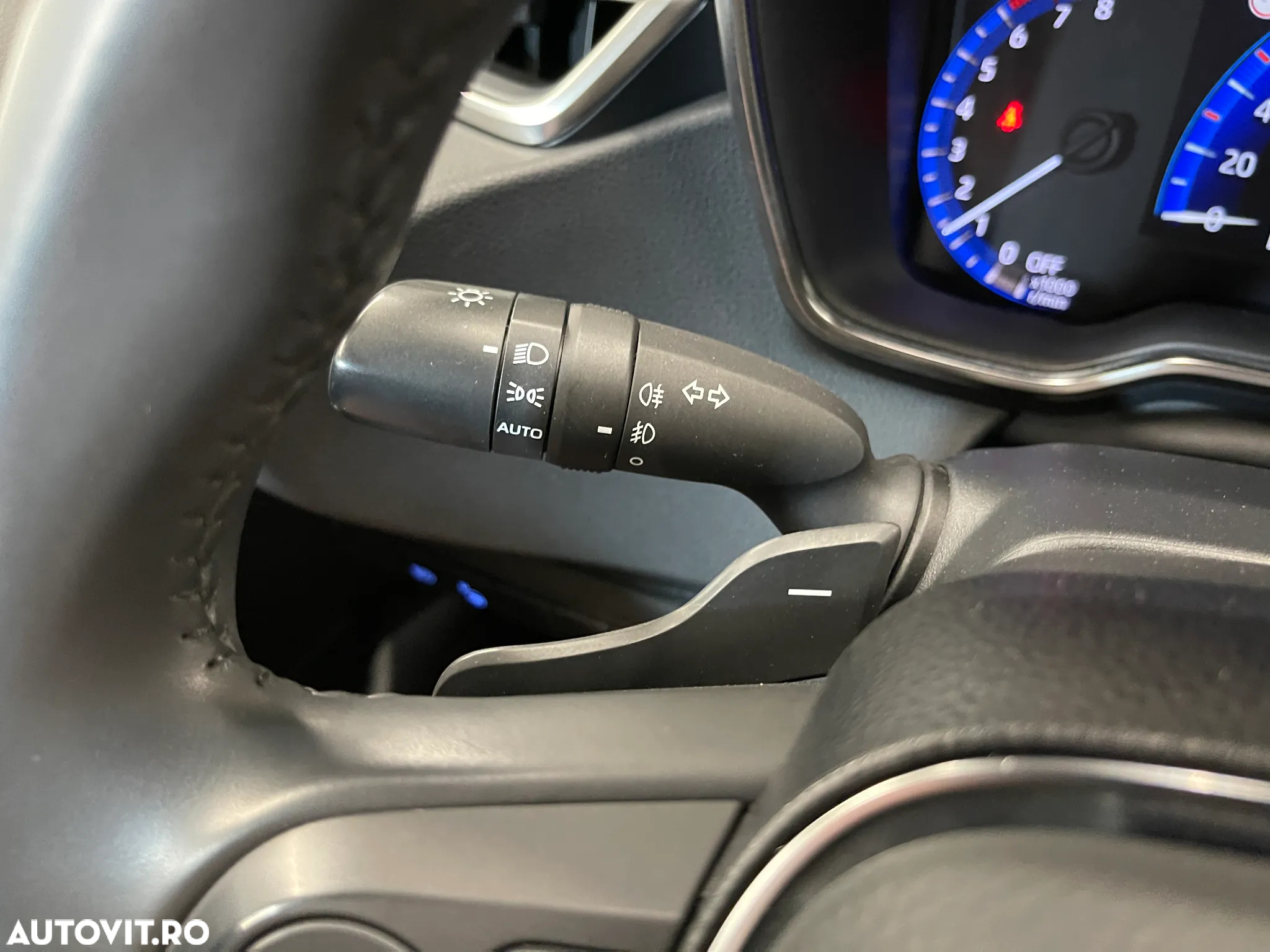 Toyota Corolla 2.0 Hybrid Lounge - 22