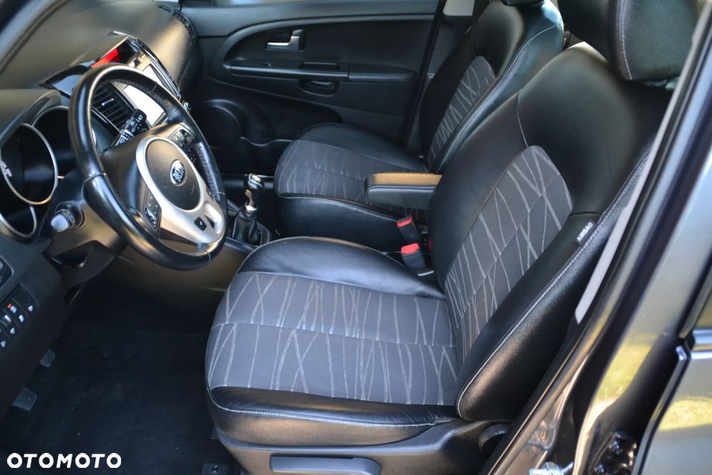 Kia Venga 1.4 CVVT ISG Dream Team Edition - 21