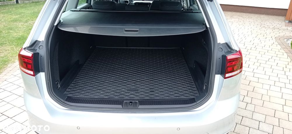 Volkswagen Passat 2.0 TDI SCR DSG Business - 18