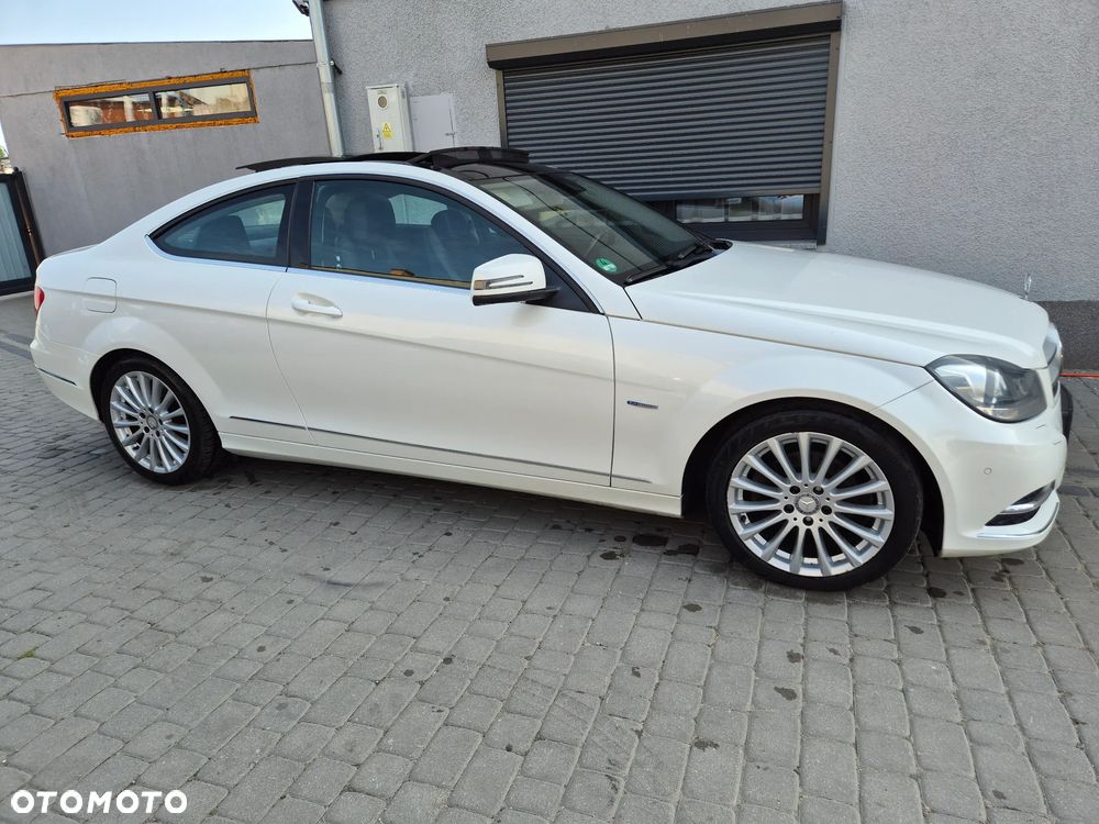 Mercedes-Benz Klasa C 180 CGI BlueEff - 13
