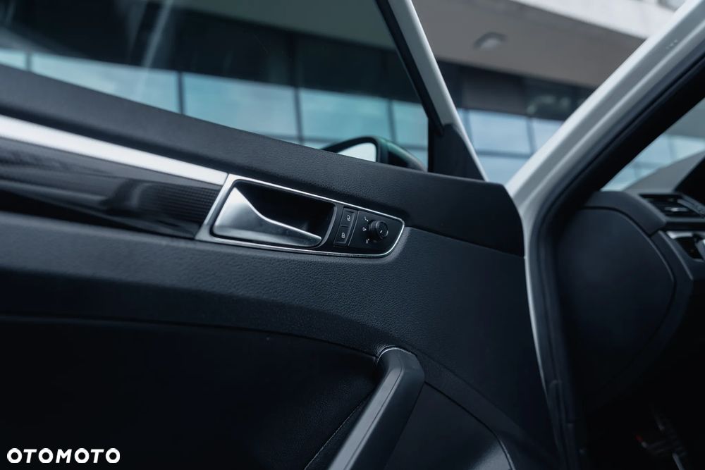 Volkswagen Passat - 17