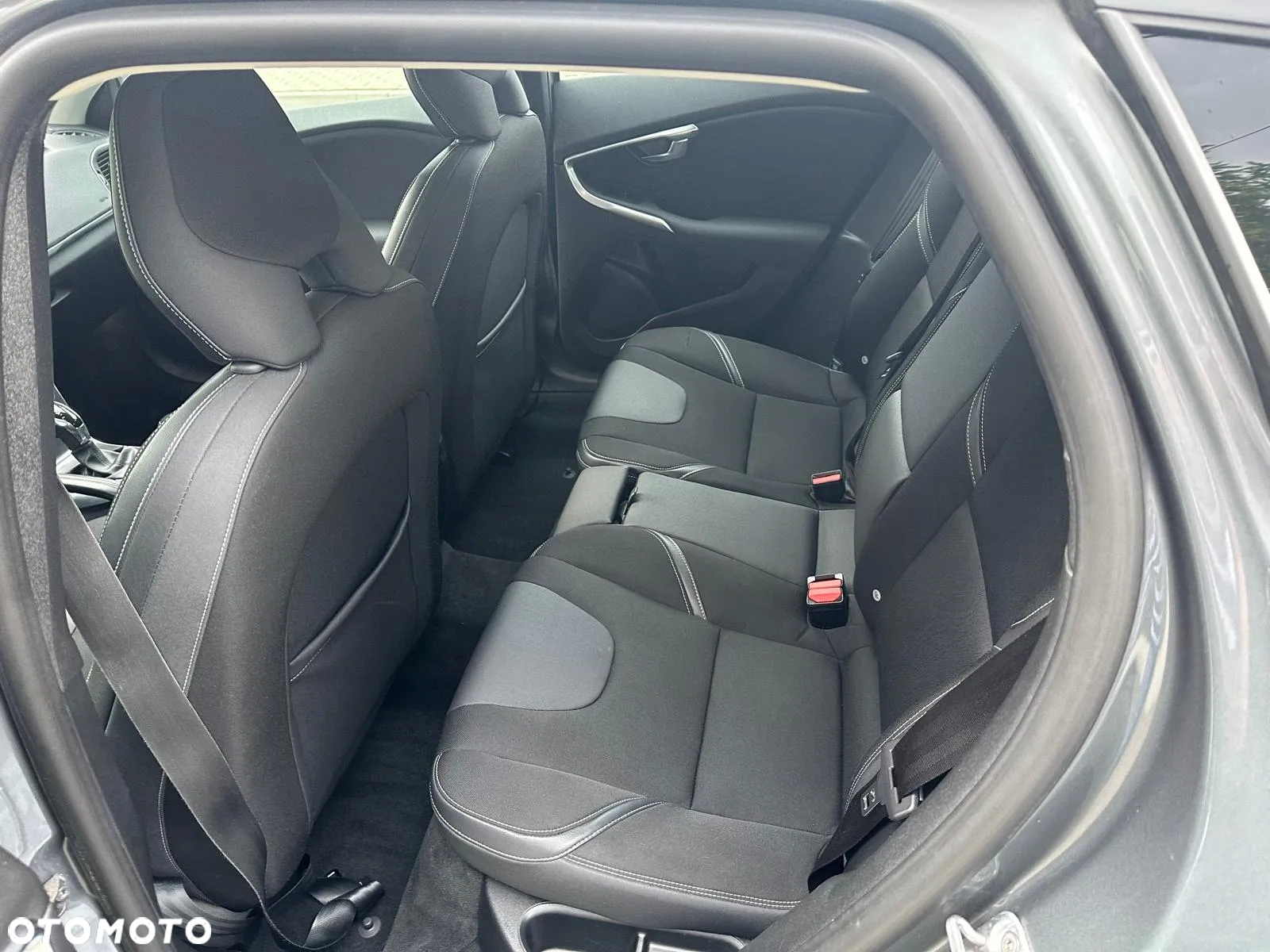Volvo V40 D2 Drive-E Momentum - 10
