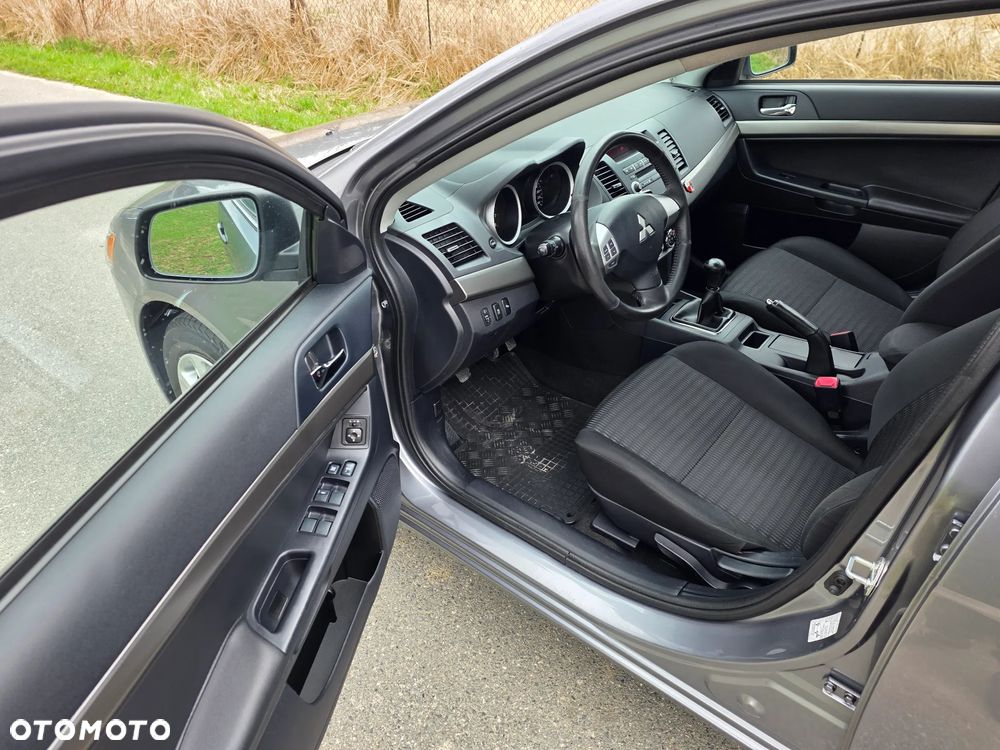 Mitsubishi Lancer 1.6 Inform - 6