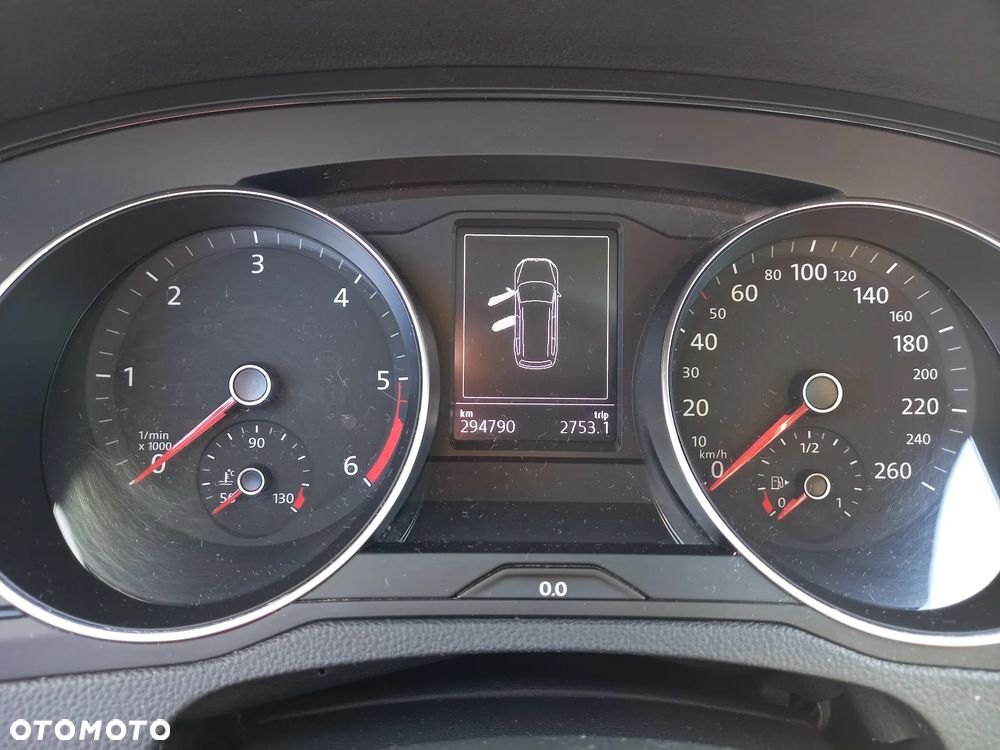 Volkswagen Passat - 11