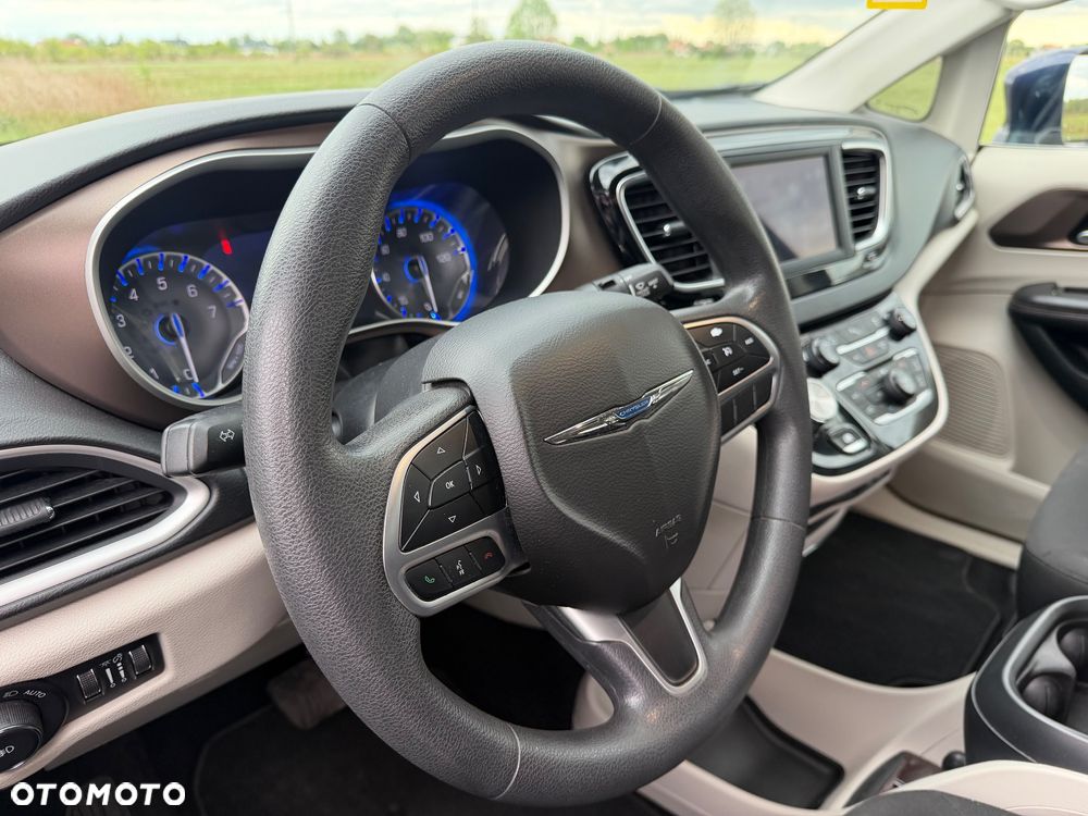 Chrysler Pacifica - 12