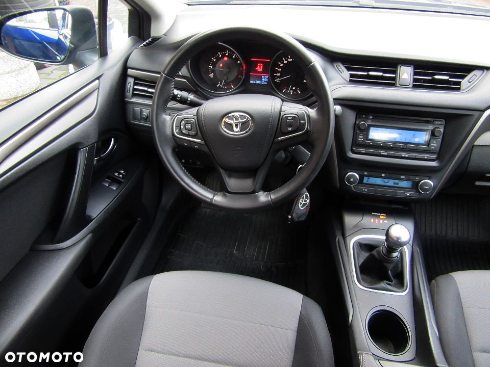 Toyota Avensis 1.6 Premium - 11