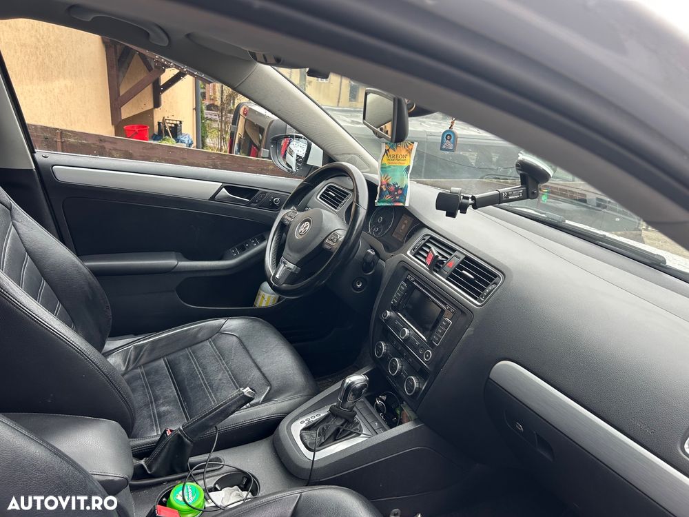 Volkswagen Jetta - 8