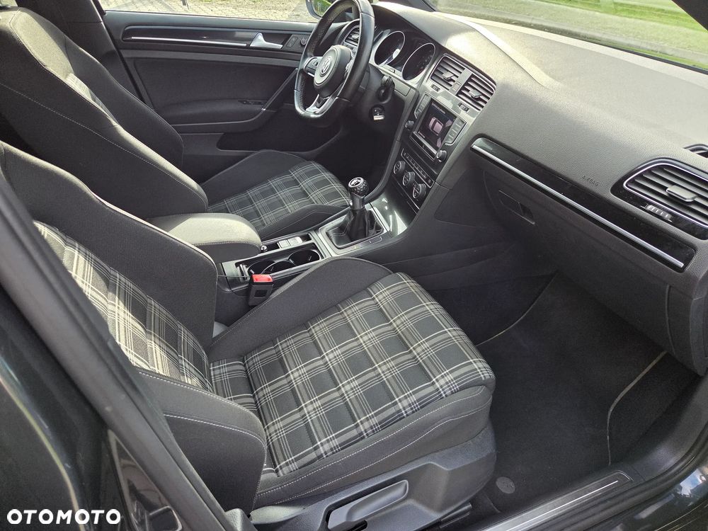 Volkswagen Golf - 7