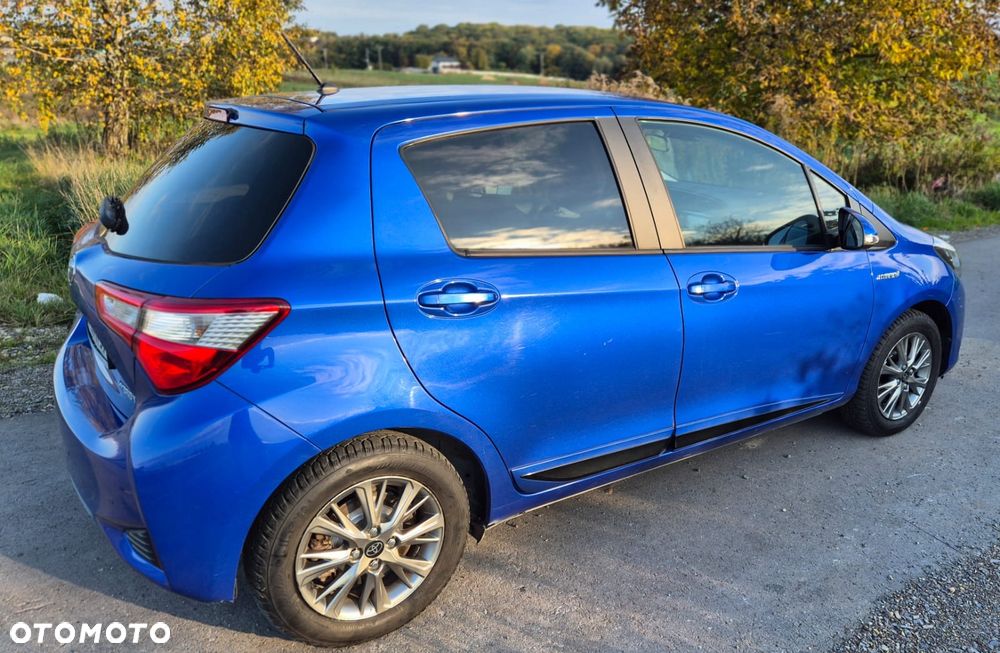 Toyota Yaris Hybrid 100 Premium - 16