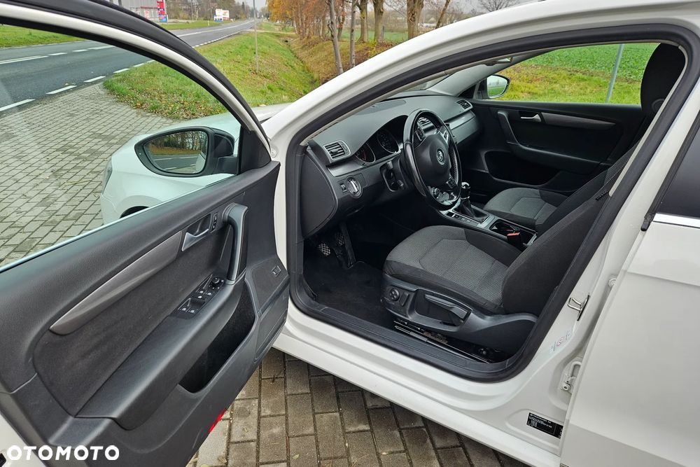 Volkswagen Passat 2.0 TDI BlueMotion Technology Comfortline - 13