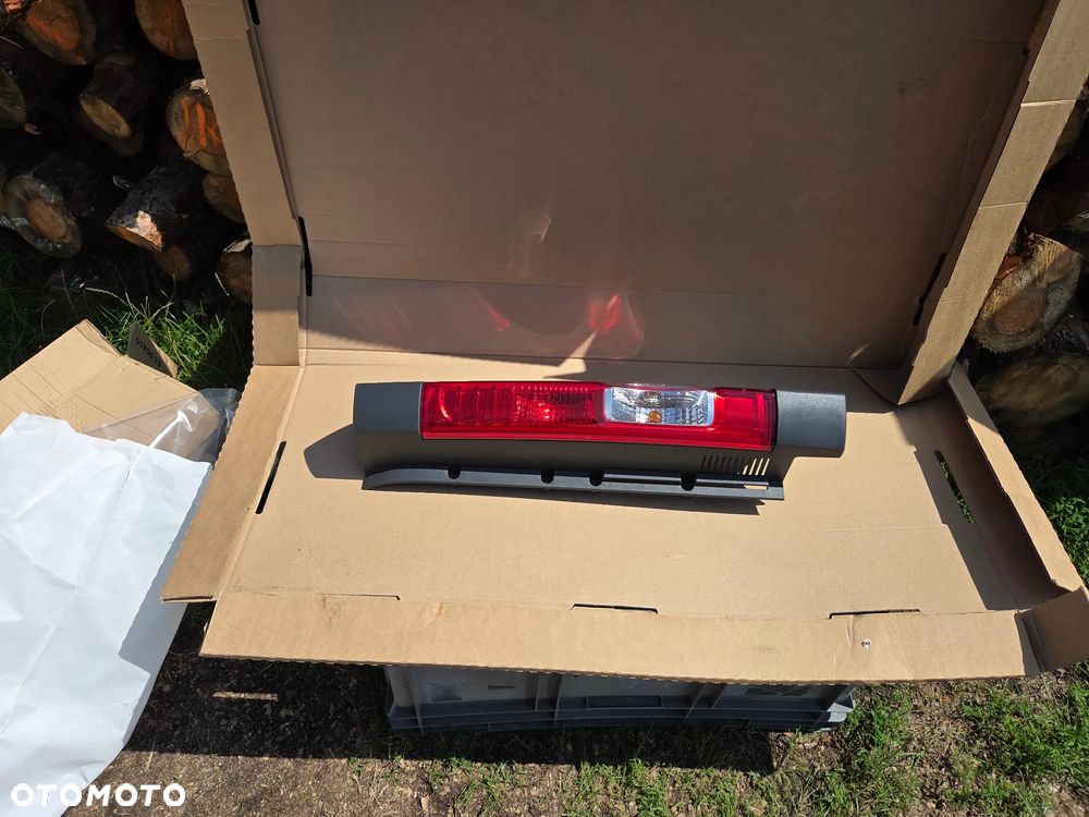 lampa prawa prawy tylna tył Opel Vivaro A Renault Trafic II Nissan Primastar I Lift 93857765 265A1-0127R 93857722 265A60118R - 1