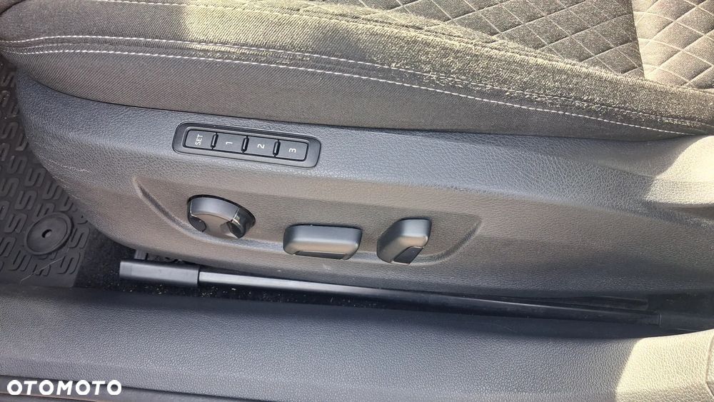 Skoda Superb 2.0 TDI SCR Style DSG - 32