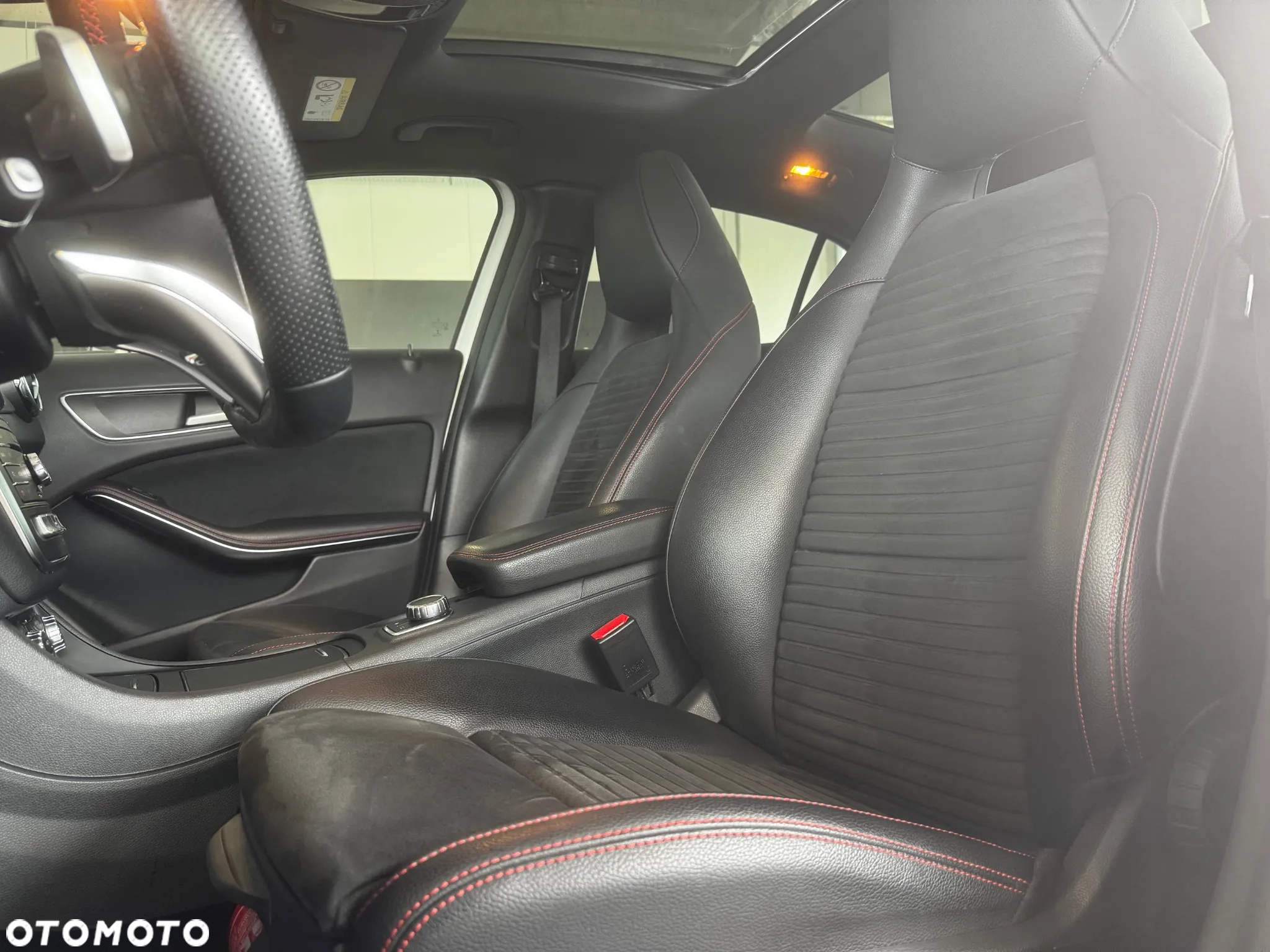 Mercedes-Benz GLA 200 7G-DCT AMG Line - 13
