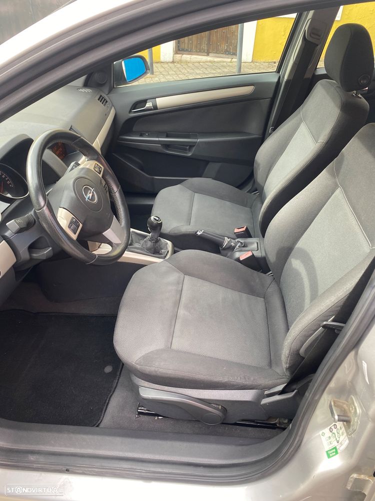 Opel Astra Caravan - 20