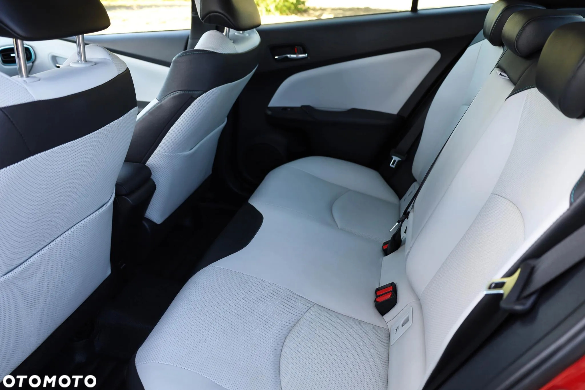 Toyota Prius 1.8 Hybrid Premium - 39