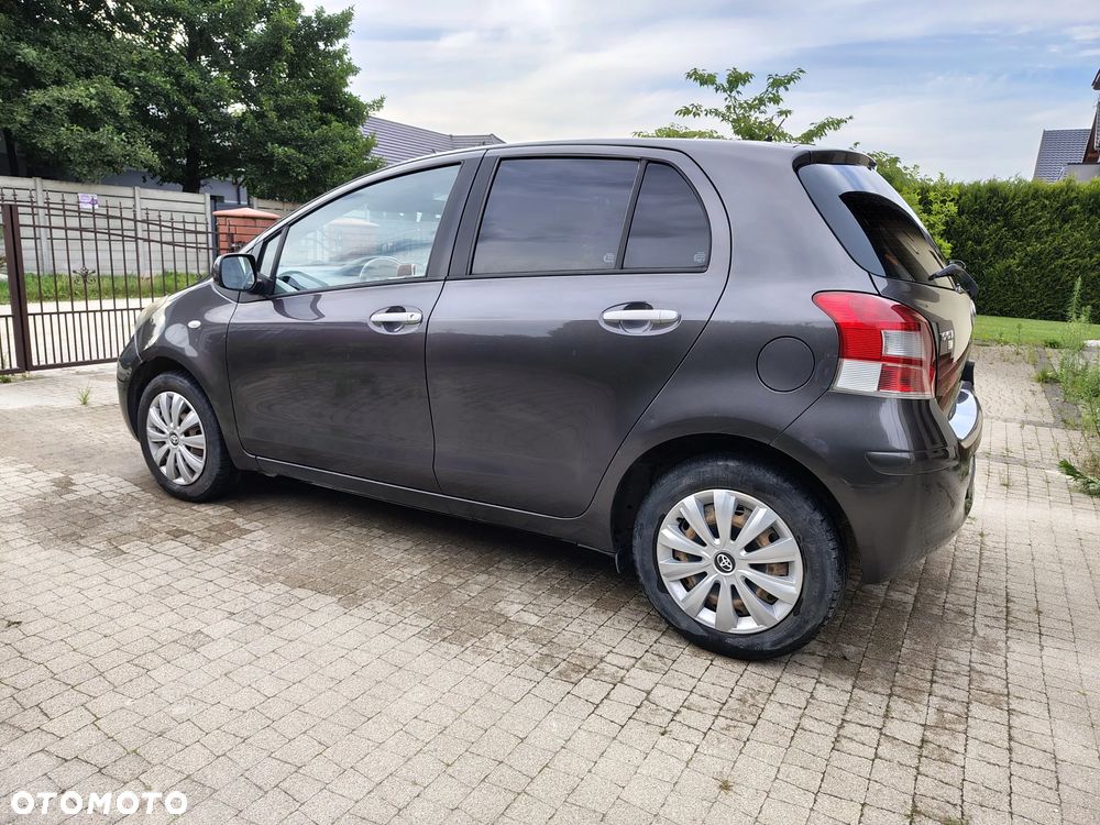 Toyota Yaris 1.33 Premium - 4