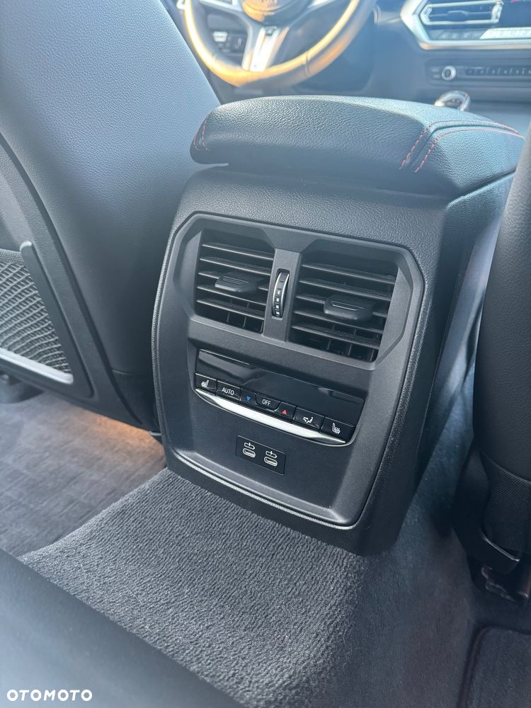 BMW Seria 3 330i xDrive Sport - 36