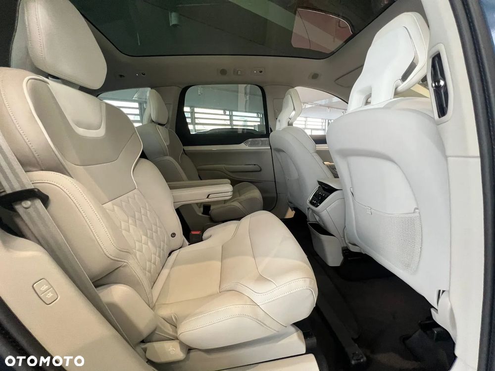 Volvo EX90 - 1