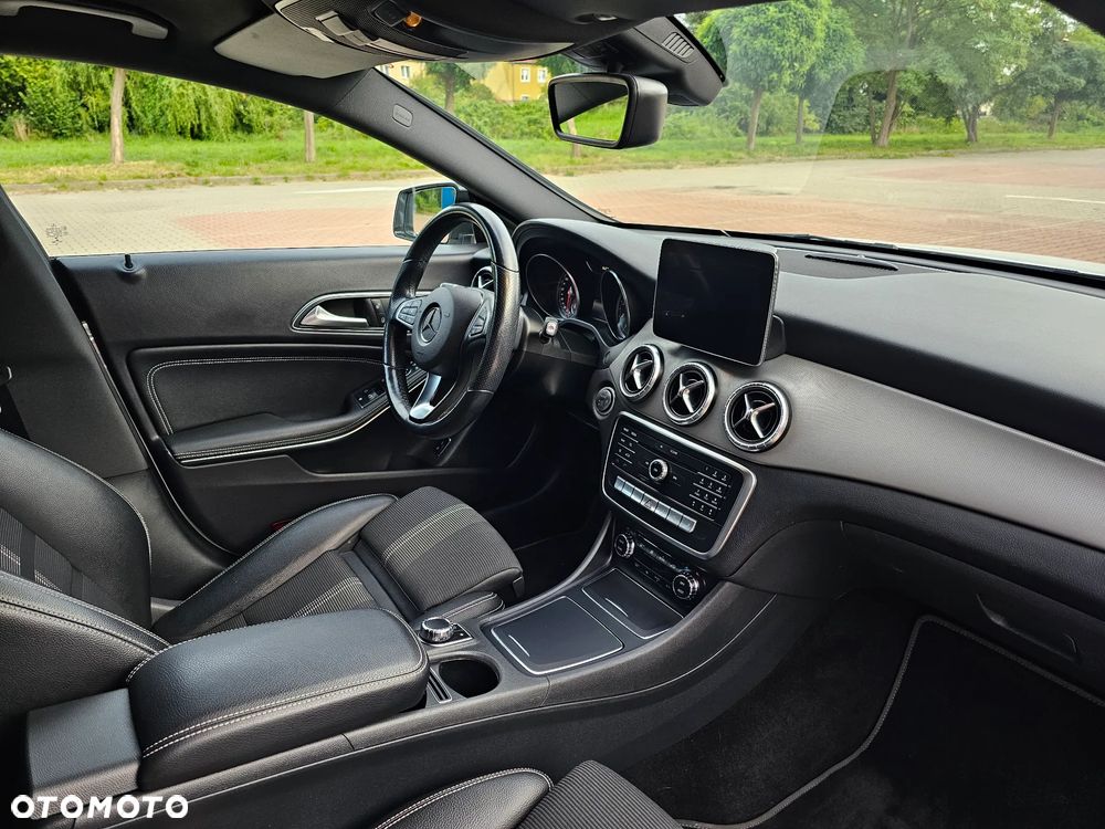 Mercedes-Benz CLA 200 7G-DCT - 12