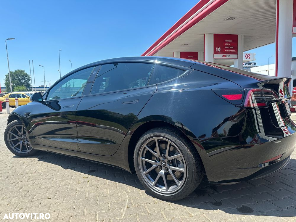 Tesla Model 3 - 6