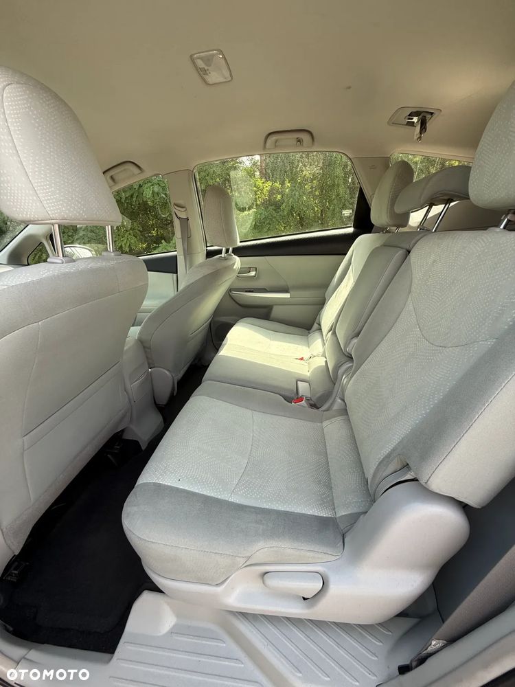 Toyota Prius+ (Hybrid) - 25