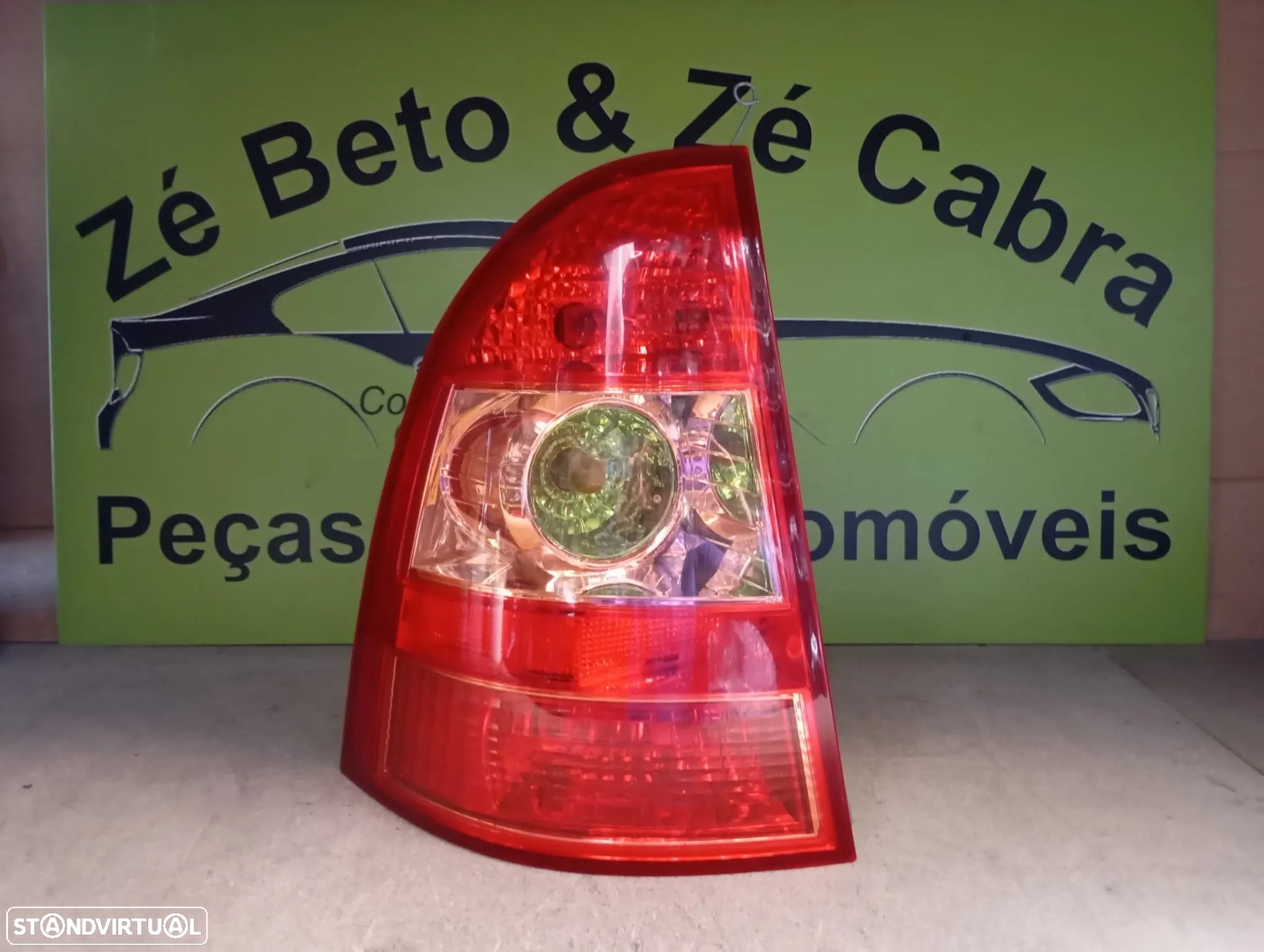 TOYOTA COROLLA E12 COMBI FAROLIM ESQUERDO - FT202 - 1