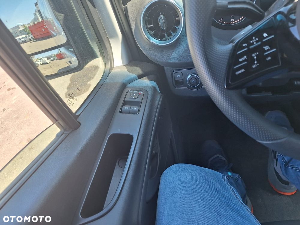 Mercedes-Benz Sprinter - 27