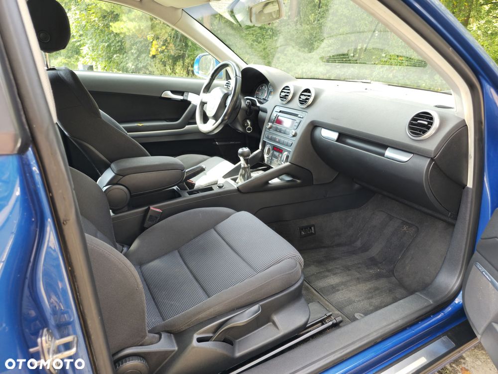 Audi A3 3-drzwiowe 1.6 TDI DPF Ambiente - 12