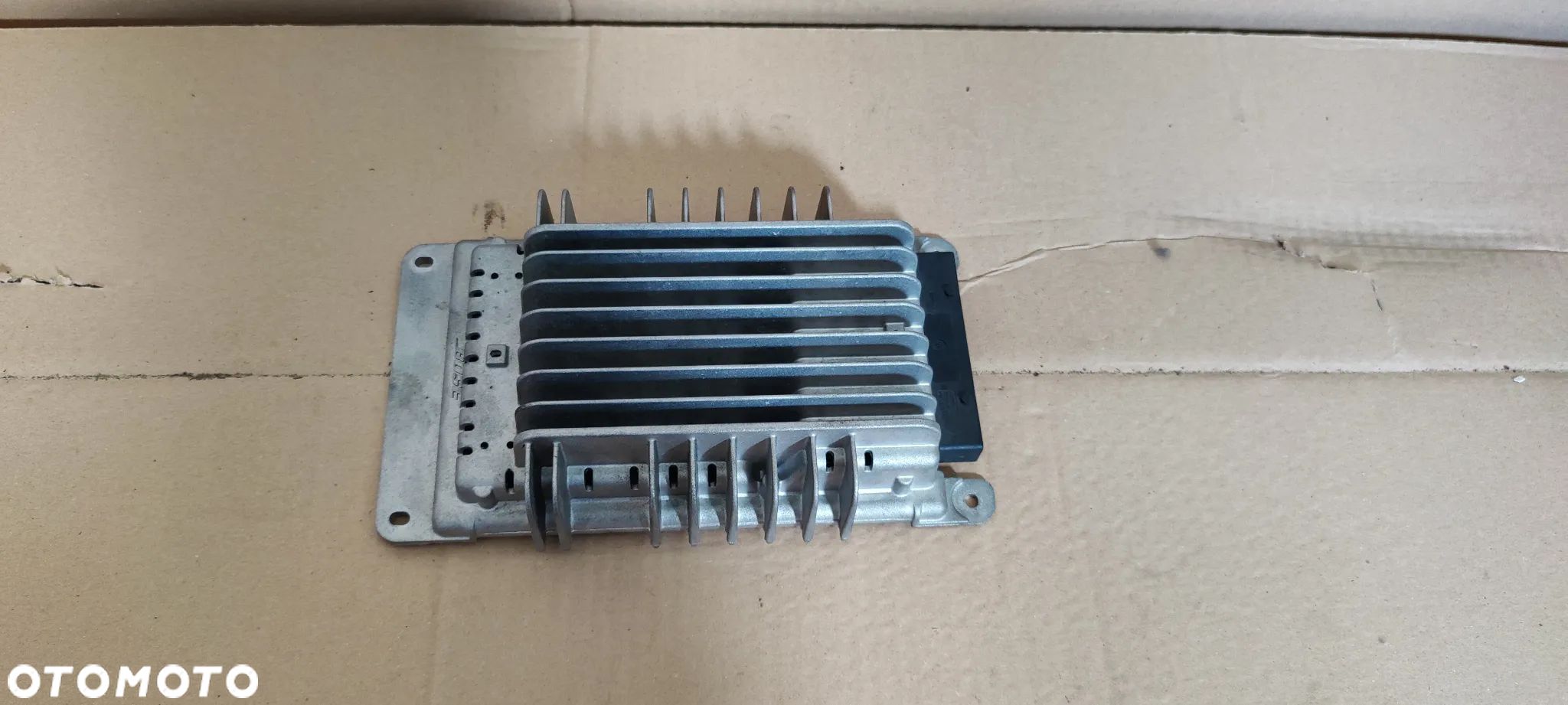 WZMACNIACZ BASU AUDI A4 B7 8E5035223E - 1