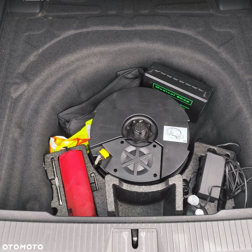 Volkswagen Passat Variant 2.0 TDI SCR DSG Highline - 25
