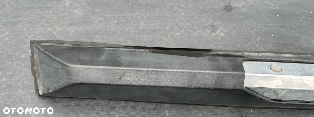 P8 GMC YUKON XL DENALI IV 2015 -  RELINGI LISTWA DACHOWA PRAWA 84314710 - 4