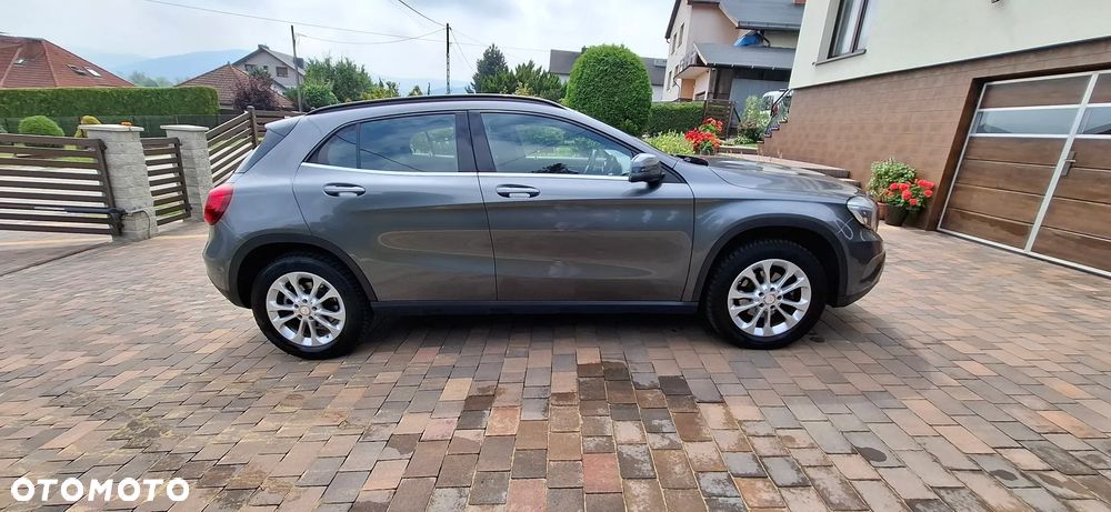 Mercedes-Benz GLA 180 Activity Edition - 14