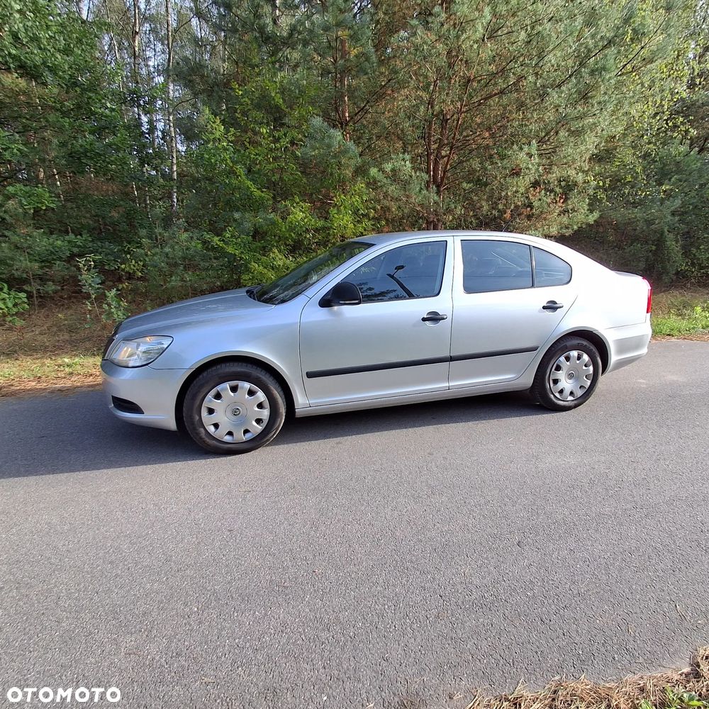 Skoda Octavia 1.6 Ambiente - 4