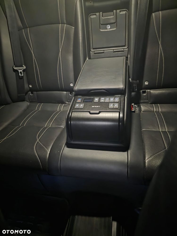 Lexus ES 300h Omotenashi - 9