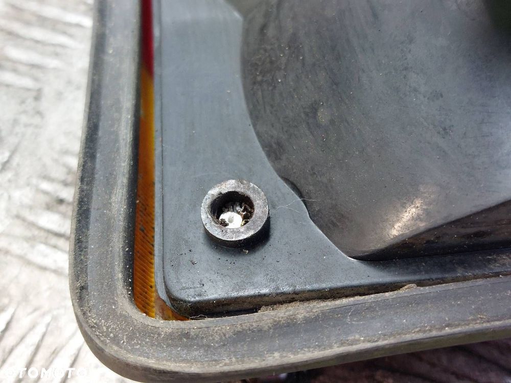 LAMPA LEWY TYŁ + PRAWY TYŁ KOMPLET LADA ŁADA 2107 - 6