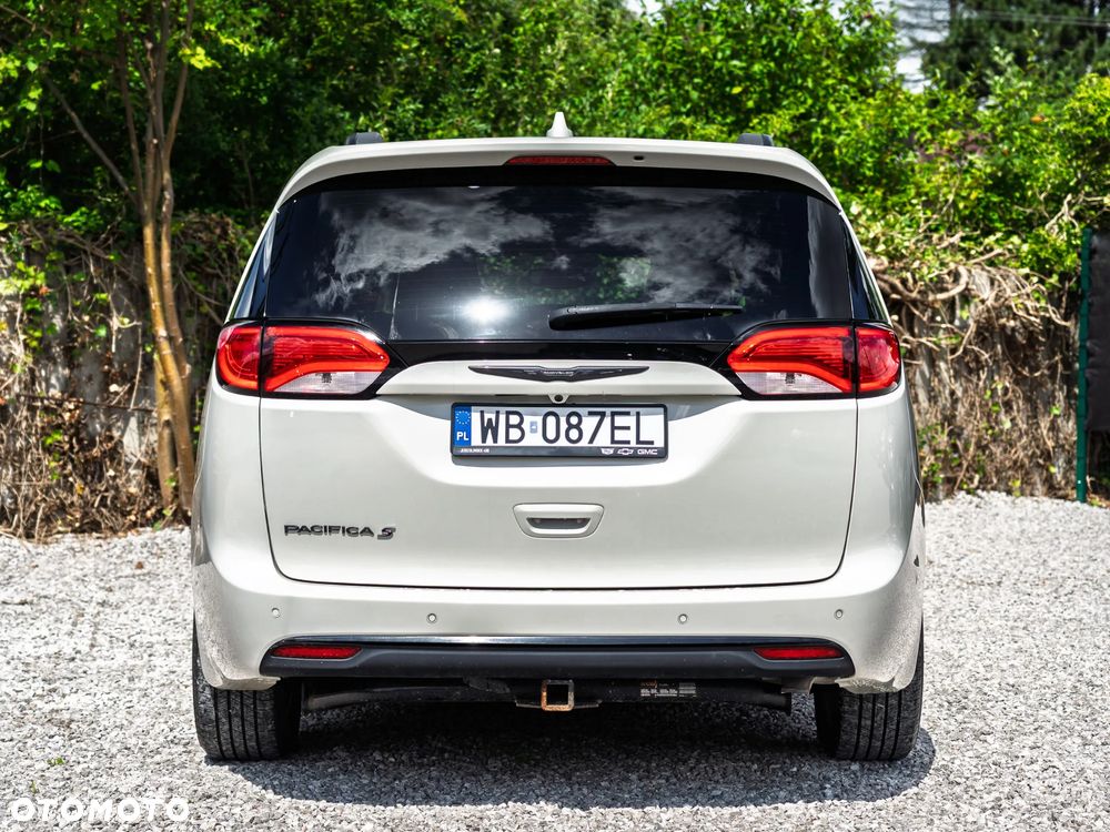 Chrysler Pacifica - 4