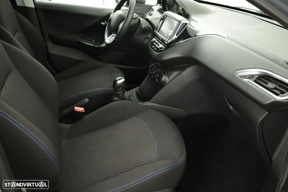 Peugeot 208 1.2 PureTech Signature - 23